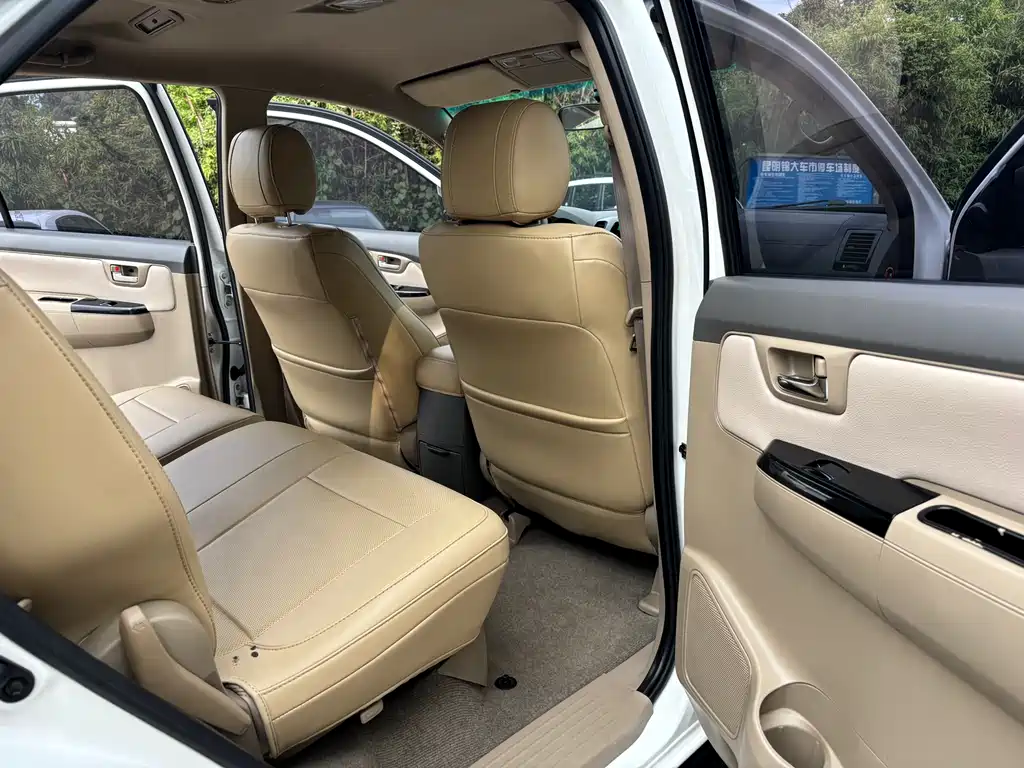 Toyota Fortuner 2014 — фото 11