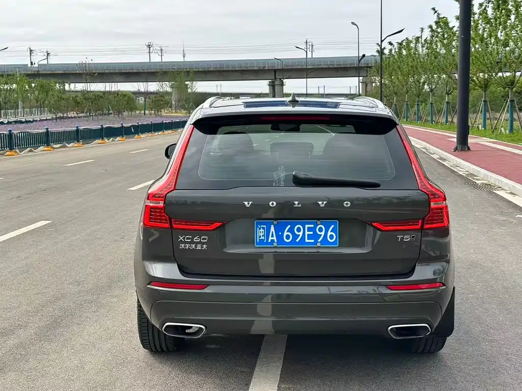Volvo XC60 2018 — фото 17