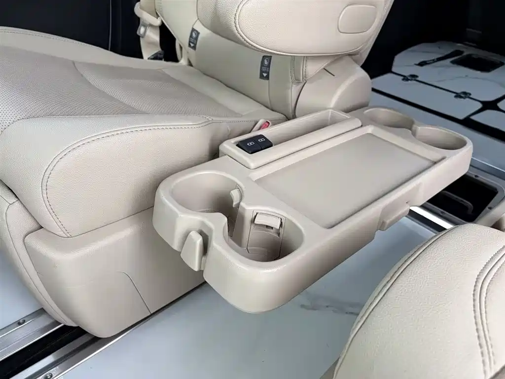 Toyota Sienna 2022 — фото 16