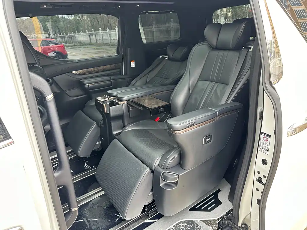 Toyota Alphard 2022 — фото 6