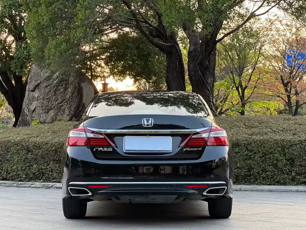 Honda Accord 2017 — фото 8
