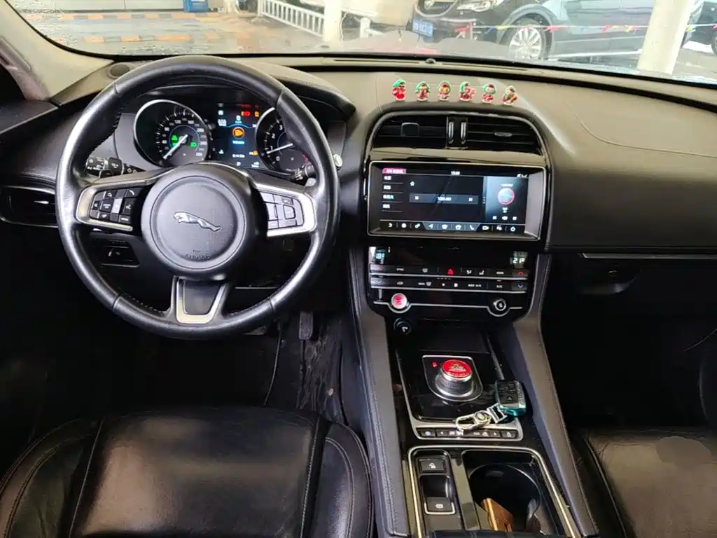 Jaguar F-PACE 2019 — фото 10