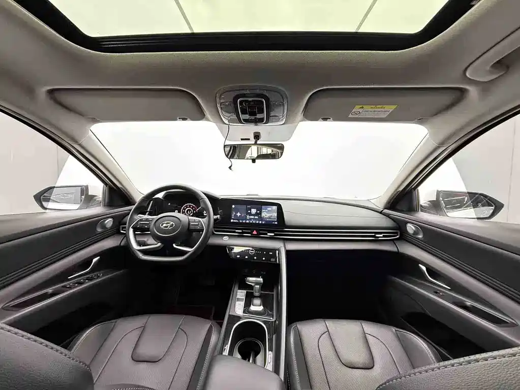 Hyundai Elantra 2022 — фото 12