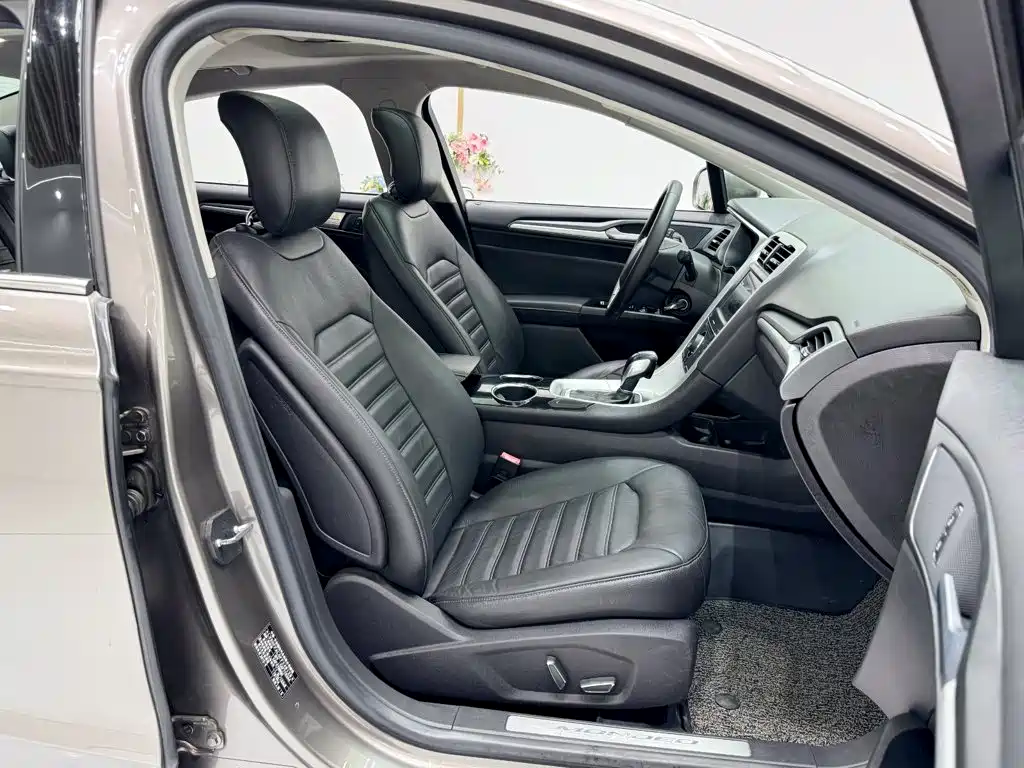 Ford Mondeo 2015 — фото 10