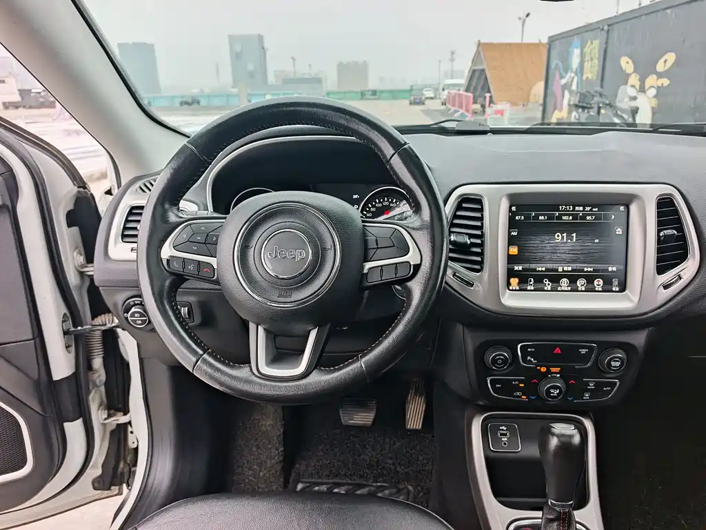 Jeep Compass 2018 — фото 13