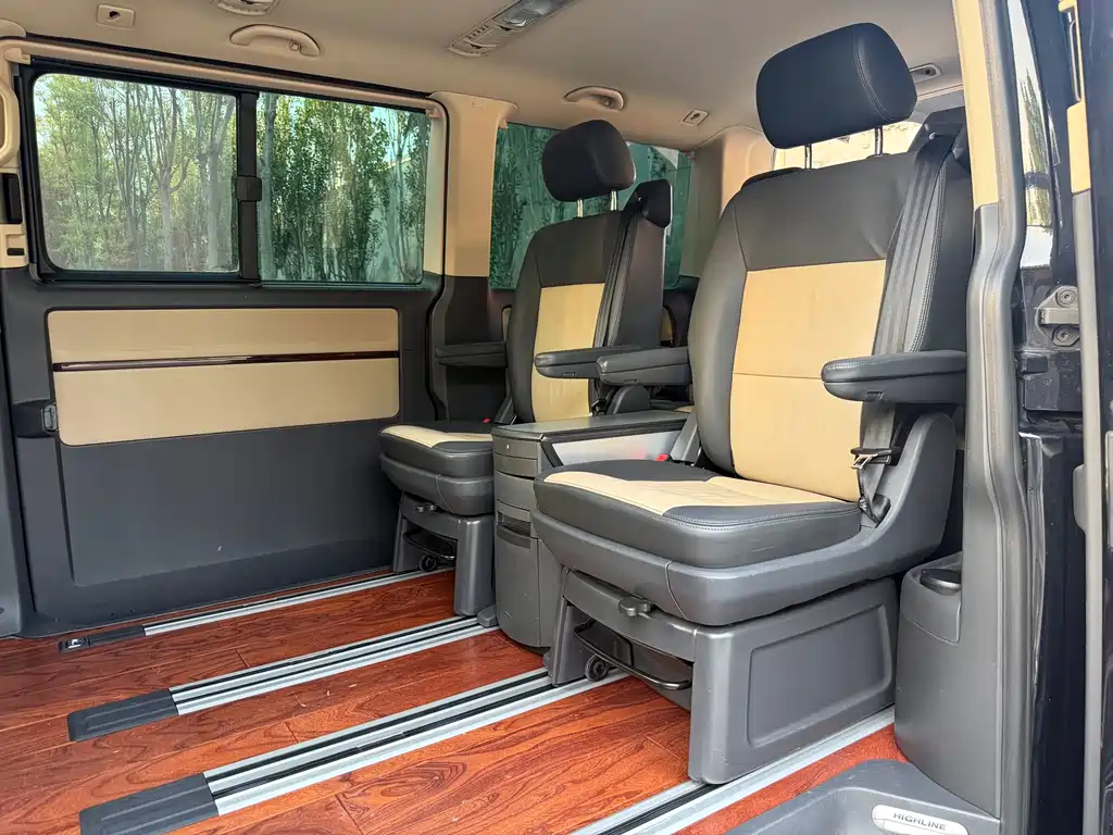 Volkswagen Multivan 2015 — фото 21