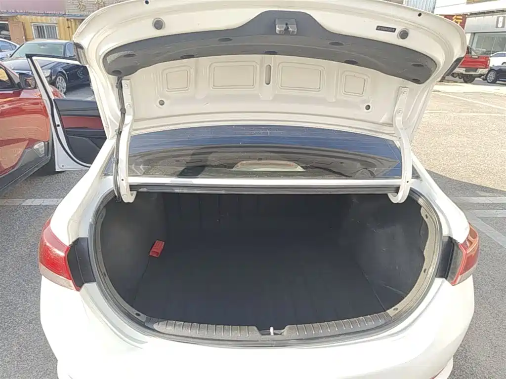 Hyundai Verna 2018 — фото 19