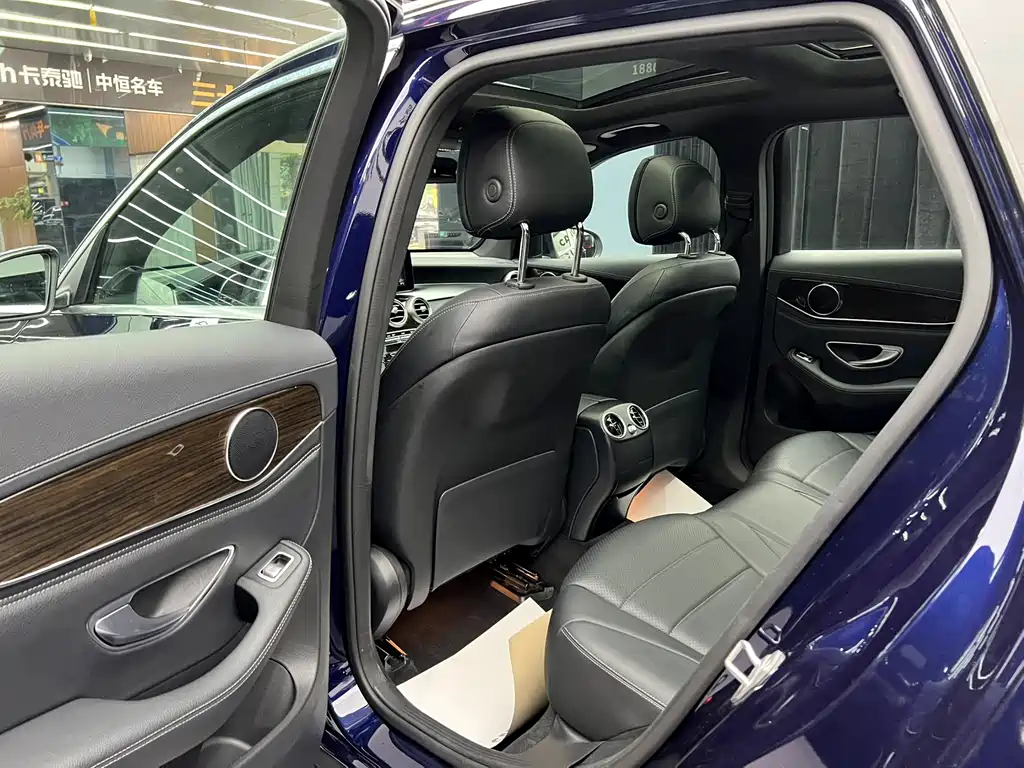 Mercedes-Benz GLC 2018 — фото 11
