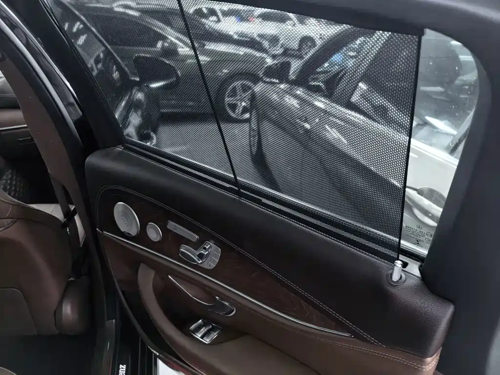 Mercedes-Benz E-Class 2022 — фото 11