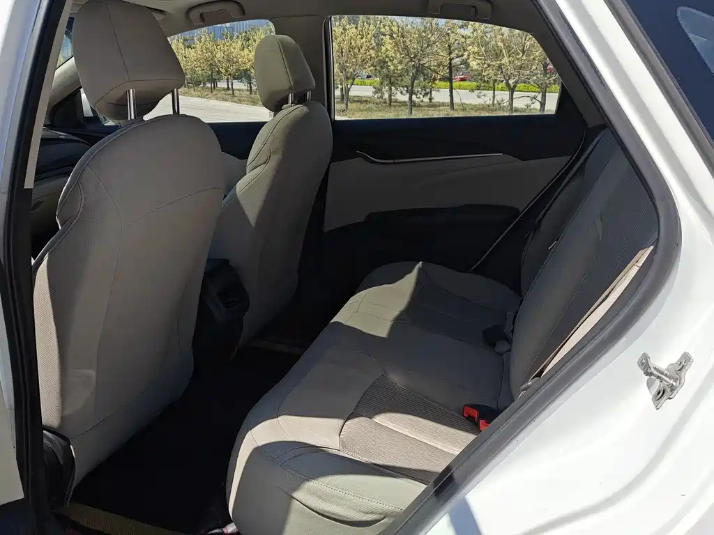 Buick Excelle 2015 — фото 10