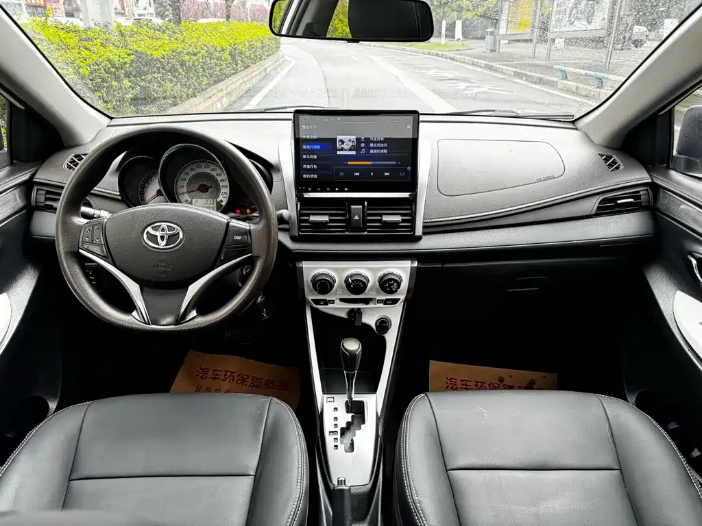 Toyota Yaris L 2015 — фото 13
