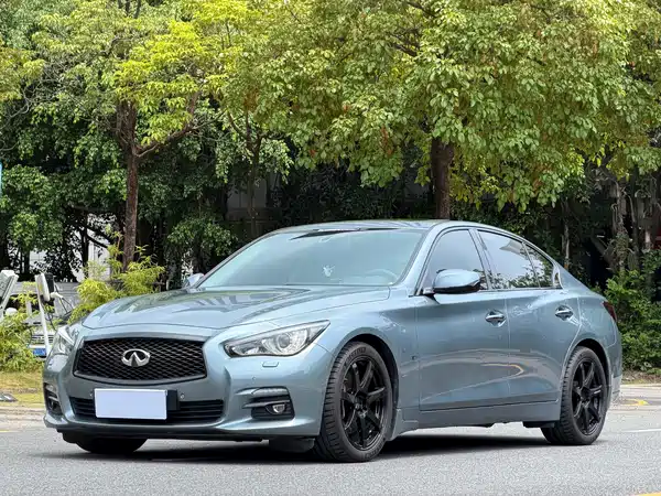 Infiniti Q50 2015