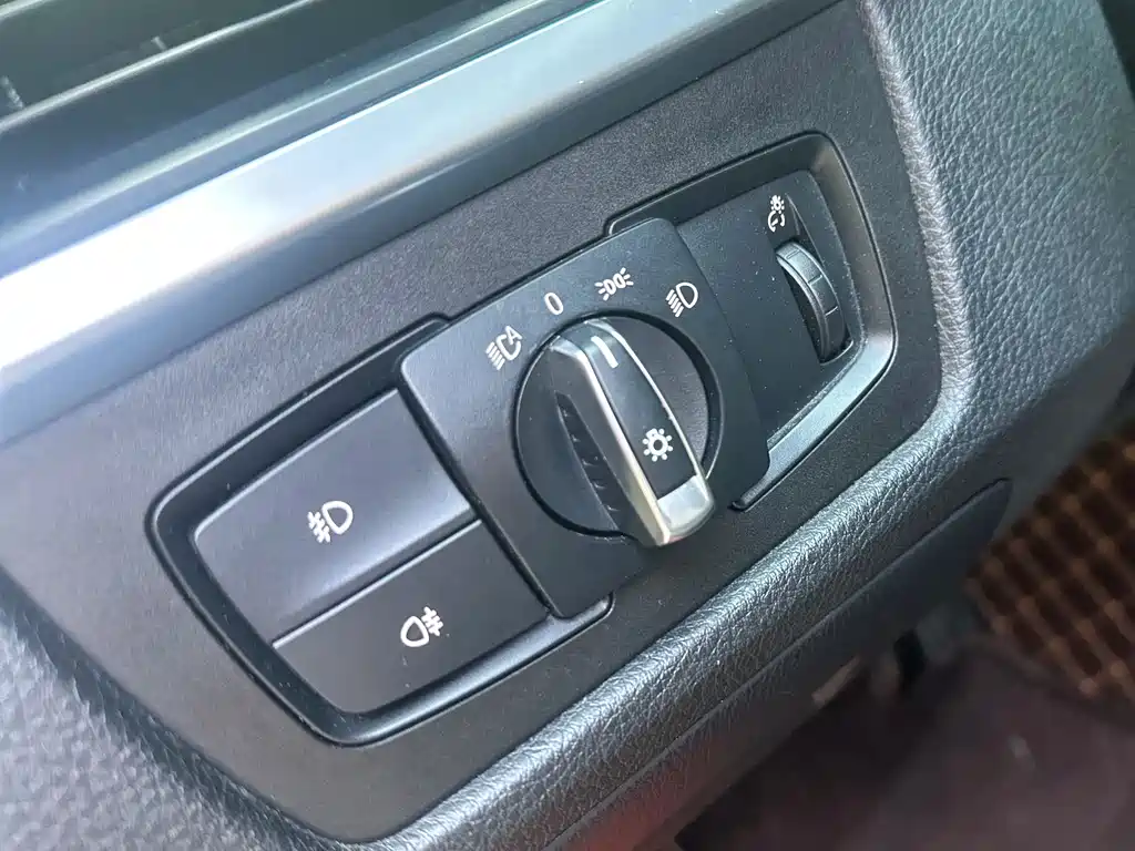 BMW 3 Series 2017 — фото 13