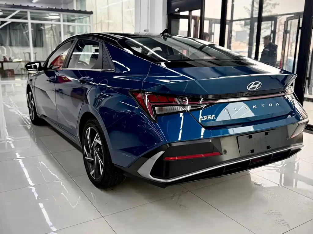 Hyundai Elantra 2023 — фото 4