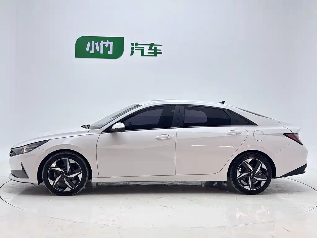 Hyundai Elantra 2022