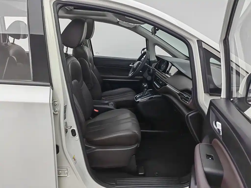GAC Trumpchi M6 2019 — фото 23