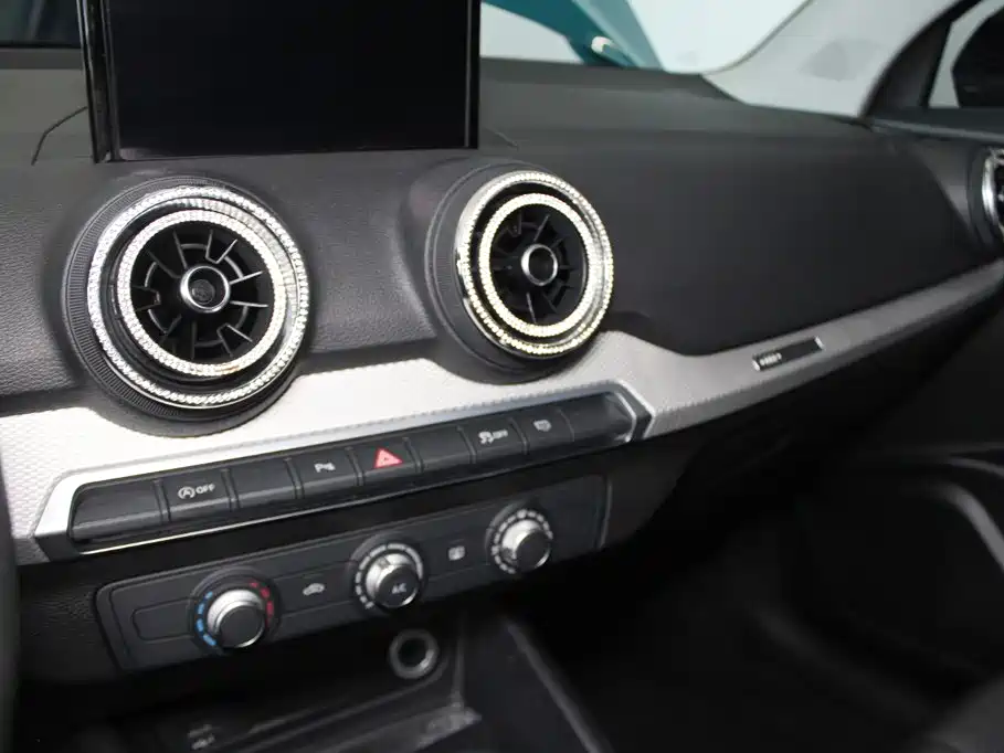 Audi Q2L 2021 — фото 12