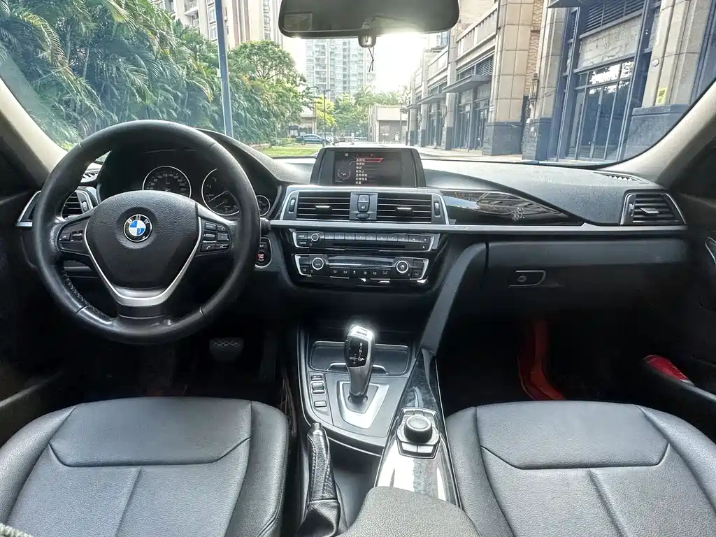 BMW 3 Series 2017 — фото 9