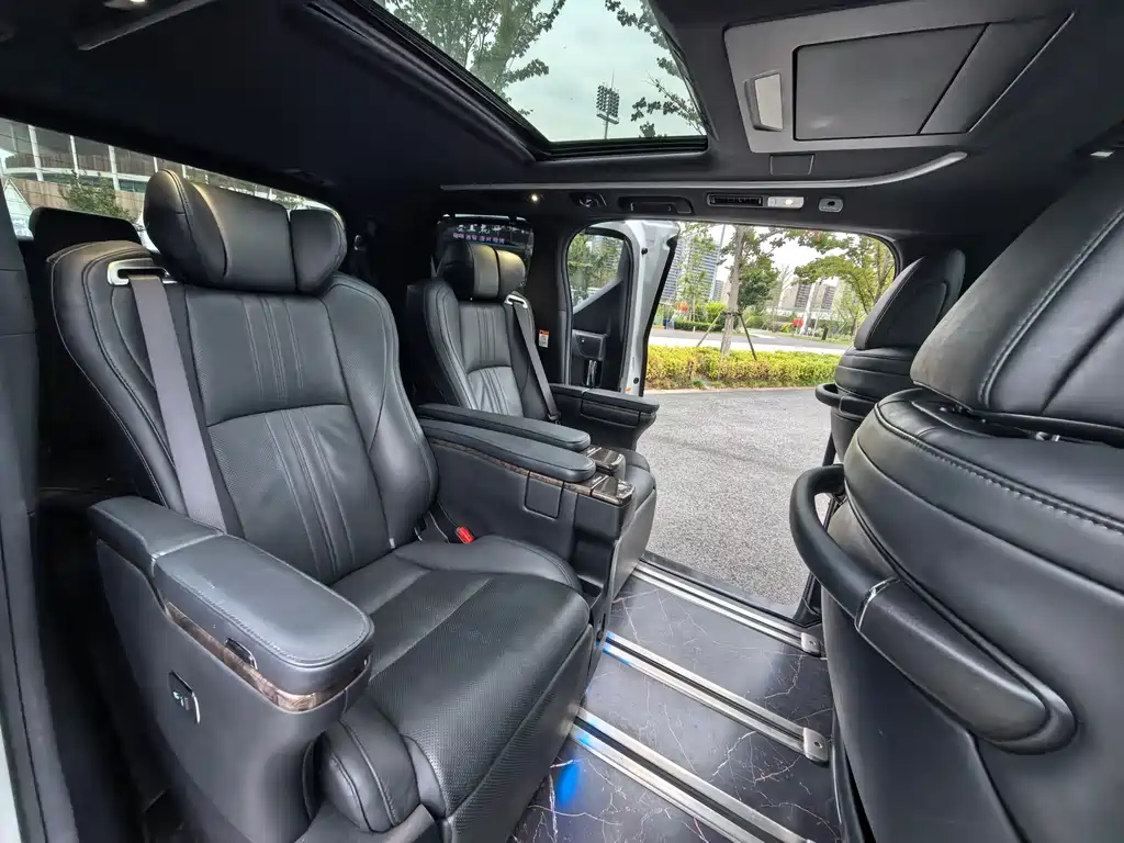 Toyota Alphard 2023 — фото 16