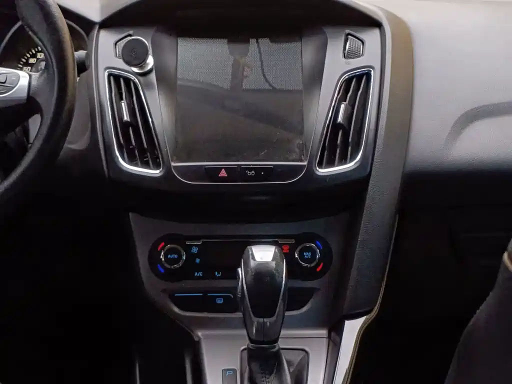 Ford Focus 2015 — фото 18