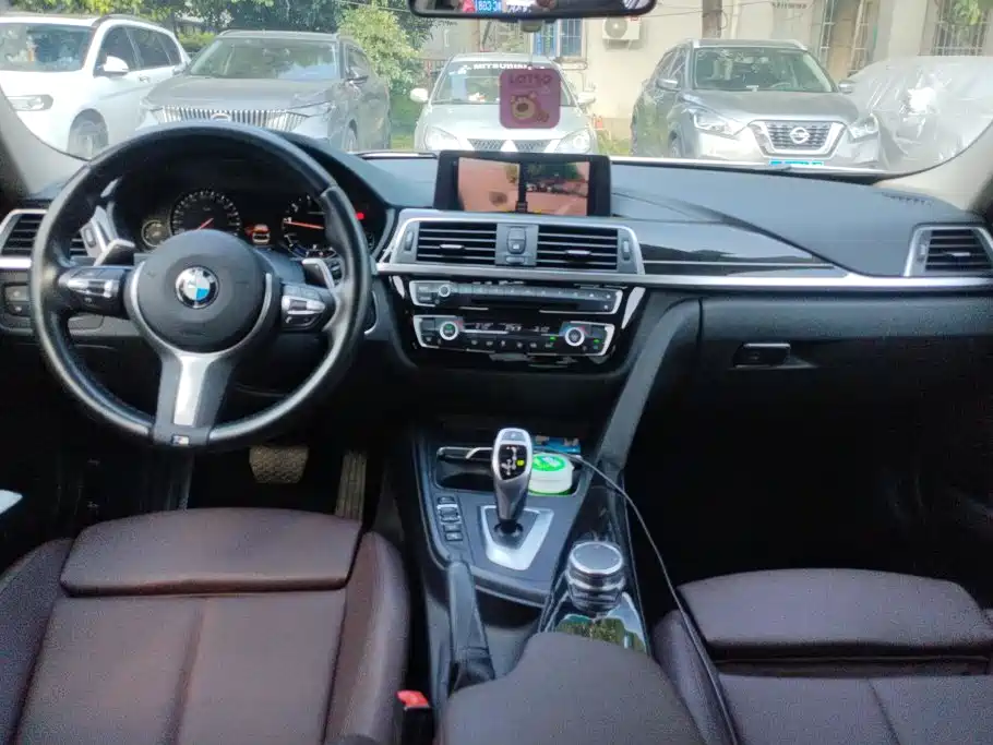 BMW 3 Series 2018 — фото 12