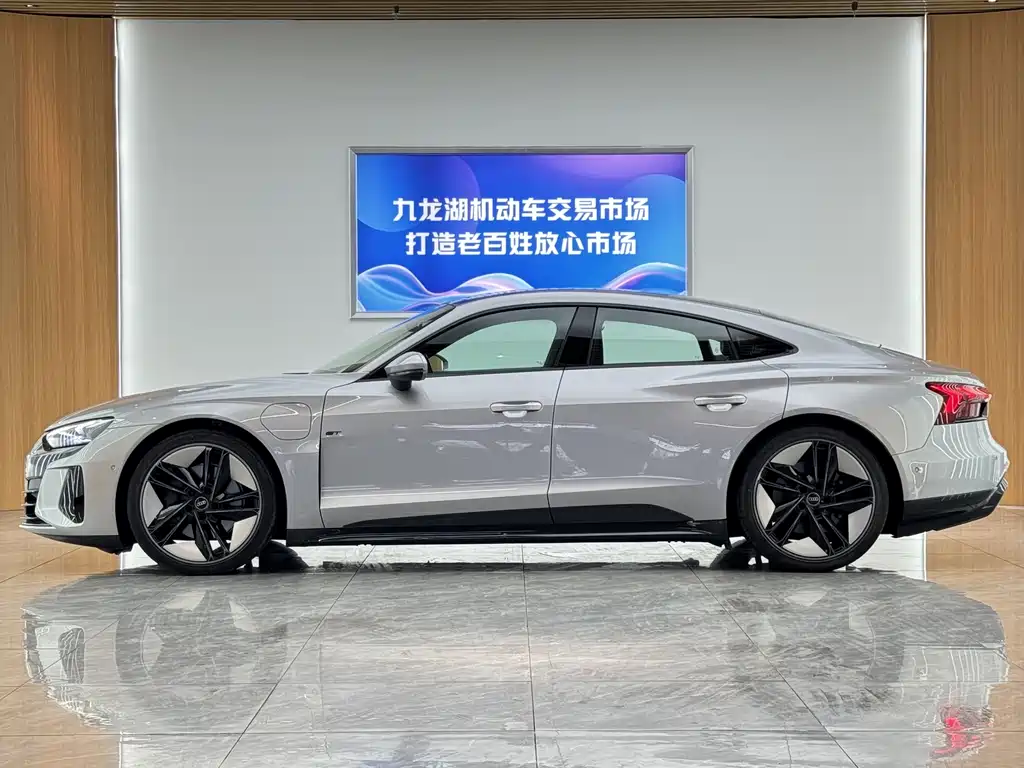 Audi e-tron GT 2024 — фото 3