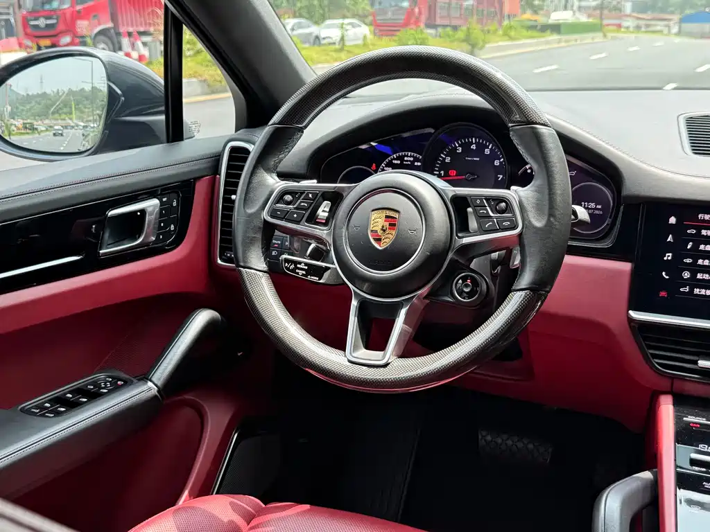Porsche Cayenne 2019 — фото 11