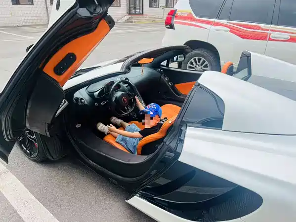 McLaren 625C 2015