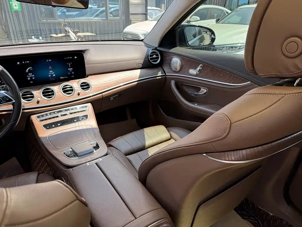 Mercedes-Benz E-Class 2021 — фото 17
