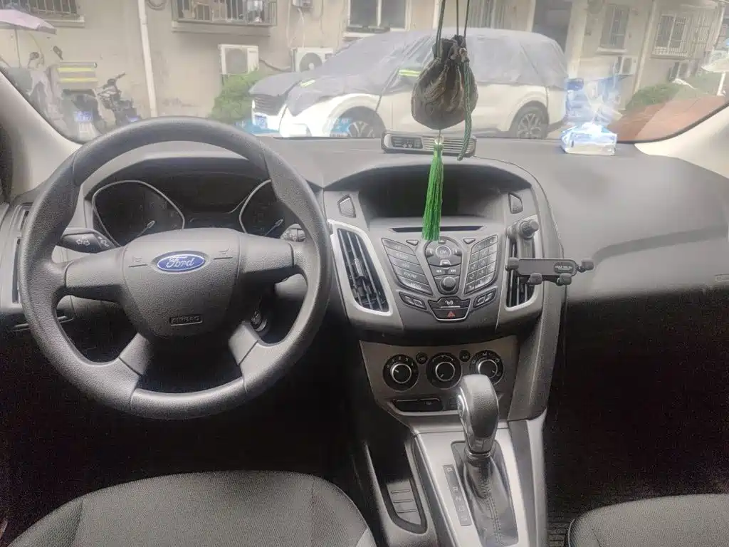 Ford Focus 2015 — фото 13