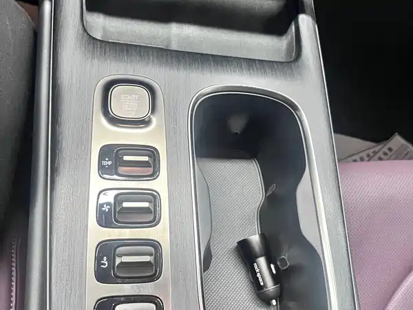Xiaomi SU7 2024