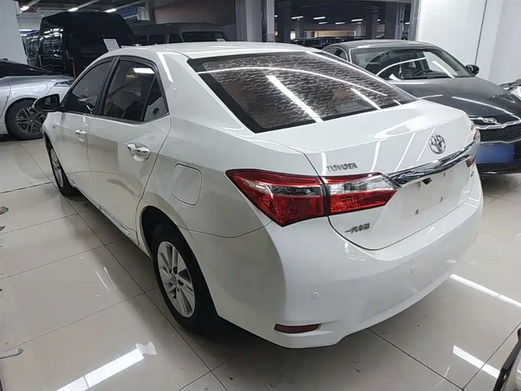 Toyota Corolla 2015 — фото 5