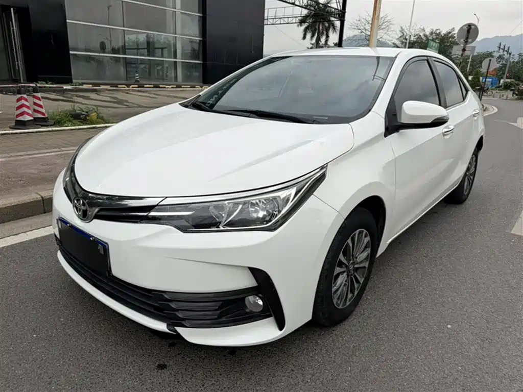 Toyota Corolla 2018 — фото 1