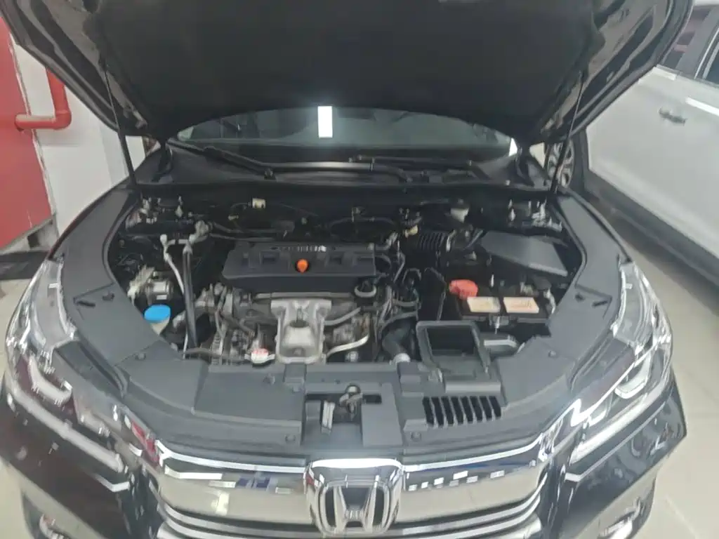 Honda Accord 2018 — фото 16