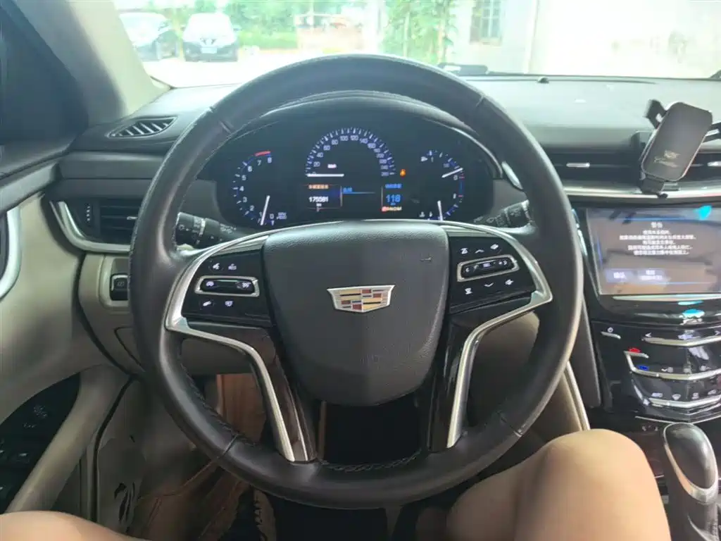 Cadillac XTS 2016 — фото 11