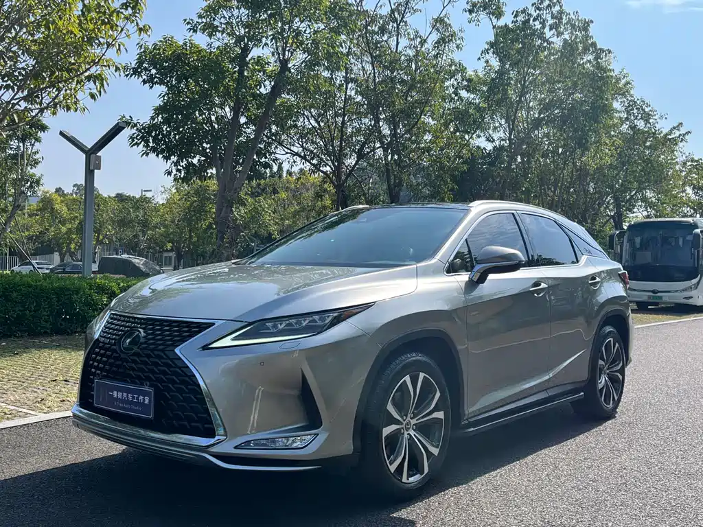 Lexus RX 2020 — фото 1