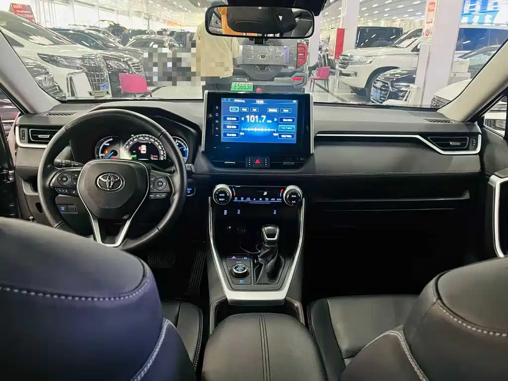 Toyota RAV4 2021 — фото 8