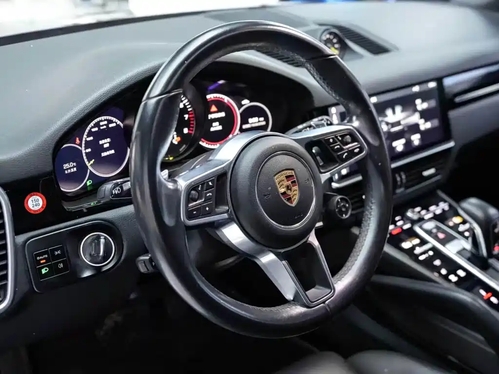 Porsche Cayenne Hybrid 2019 — фото 9
