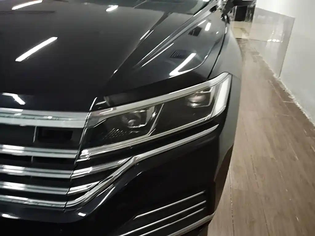 Volkswagen Touareg 2019 — фото 24