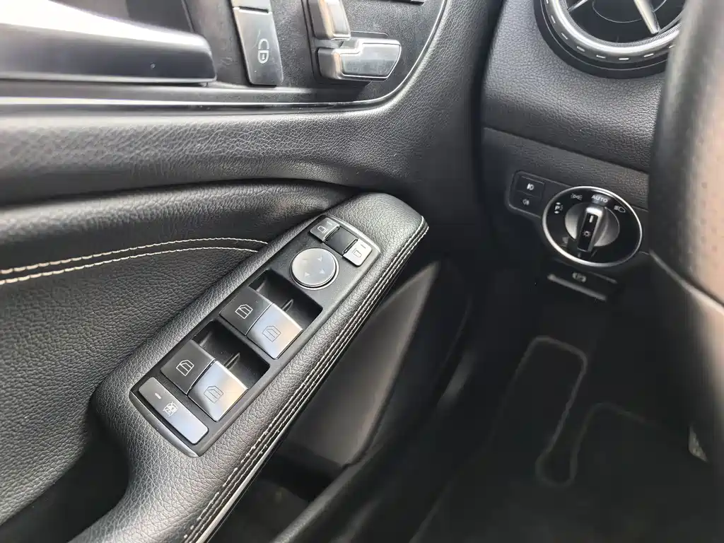 Mercedes-Benz GLA 2017 — фото 16