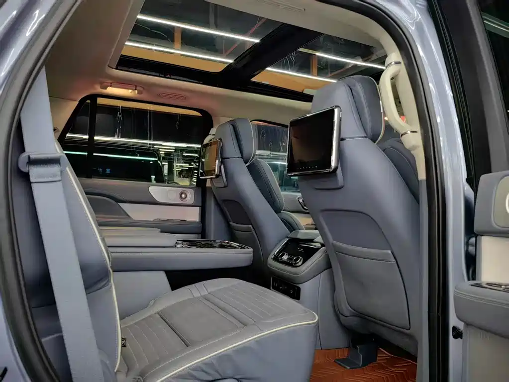 Lincoln Navigator 2021 — фото 13