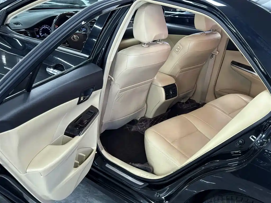 Toyota Camry 2017 — фото 18