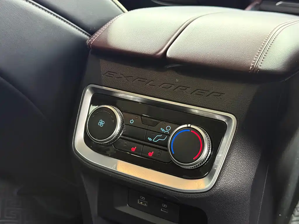 Ford Explorer 2023 — фото 11