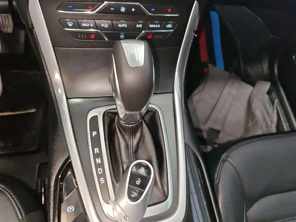 Ford Edge 2016 — фото 14