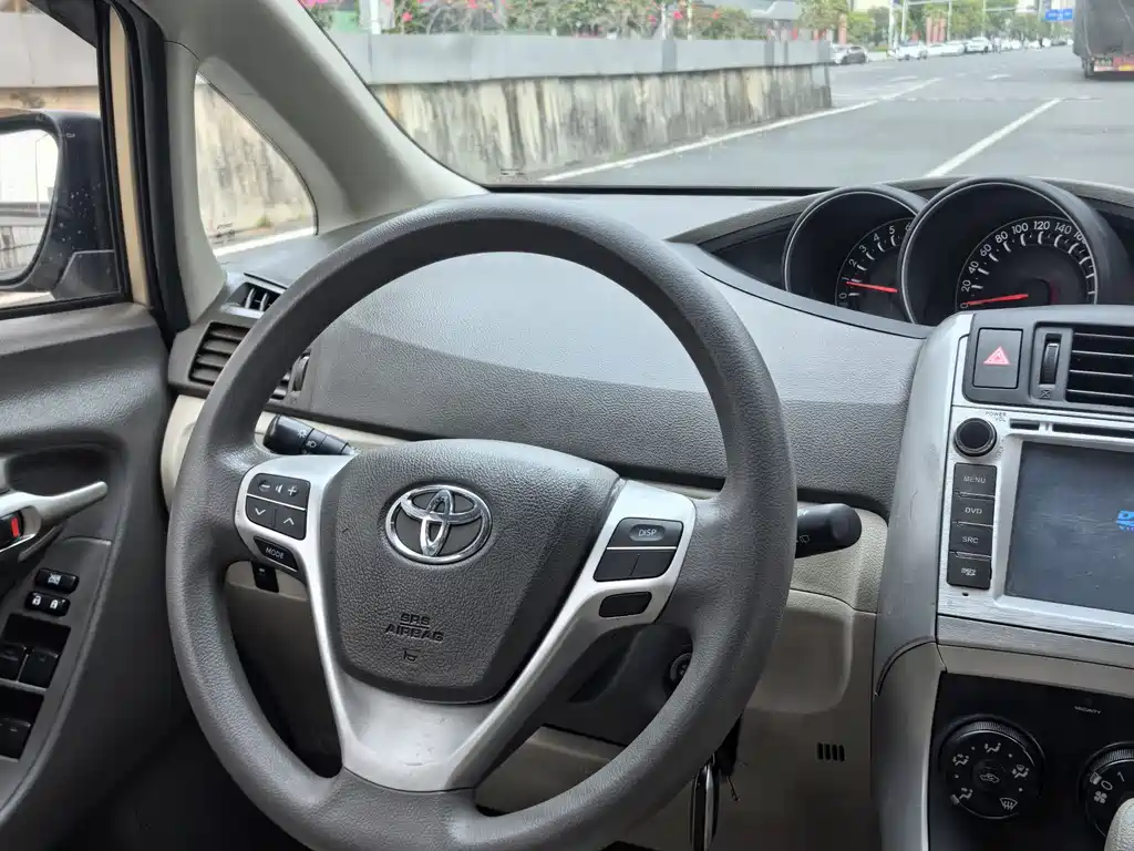 Toyota Verso 2014 — фото 27