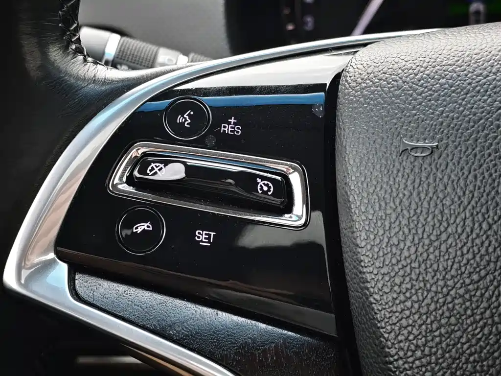 Cadillac XTS 2018 — фото 20