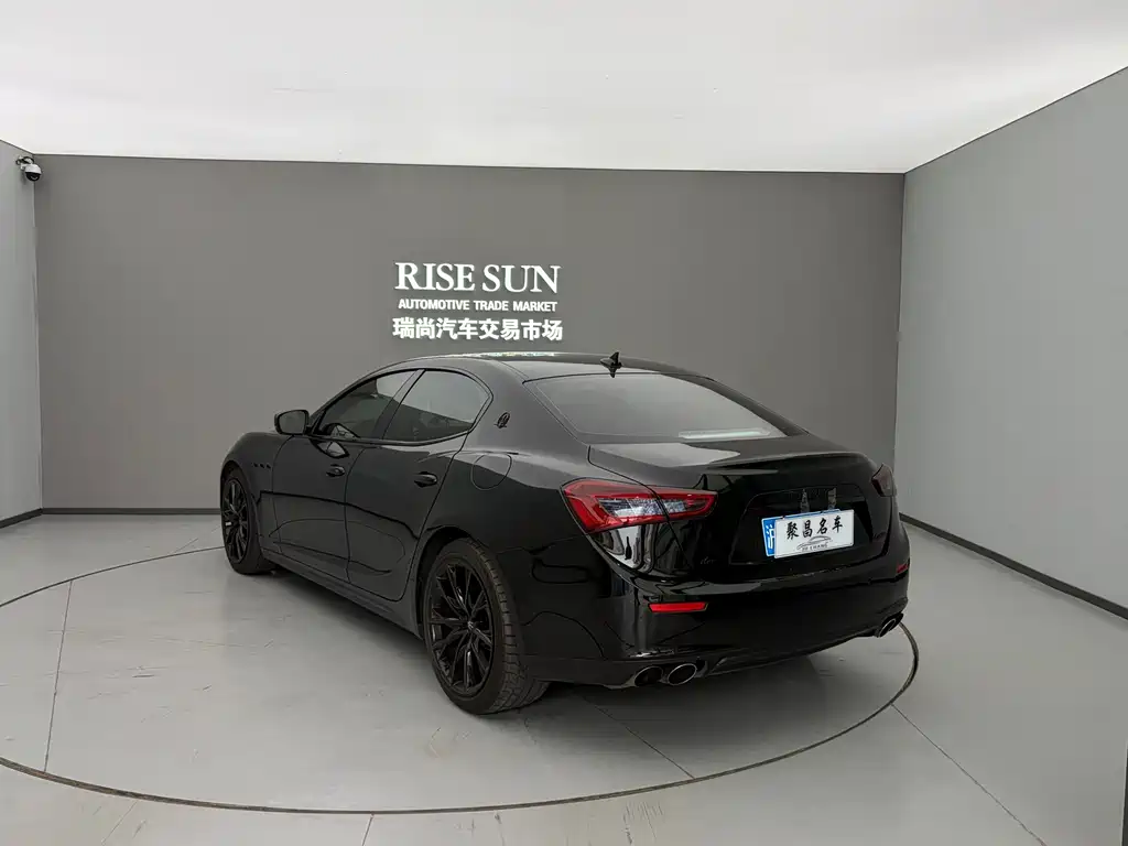 Maserati Ghibli 2017 — фото 13