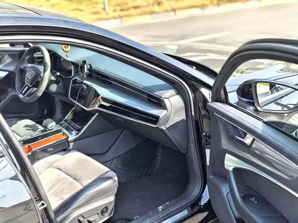 Audi A6L 2022