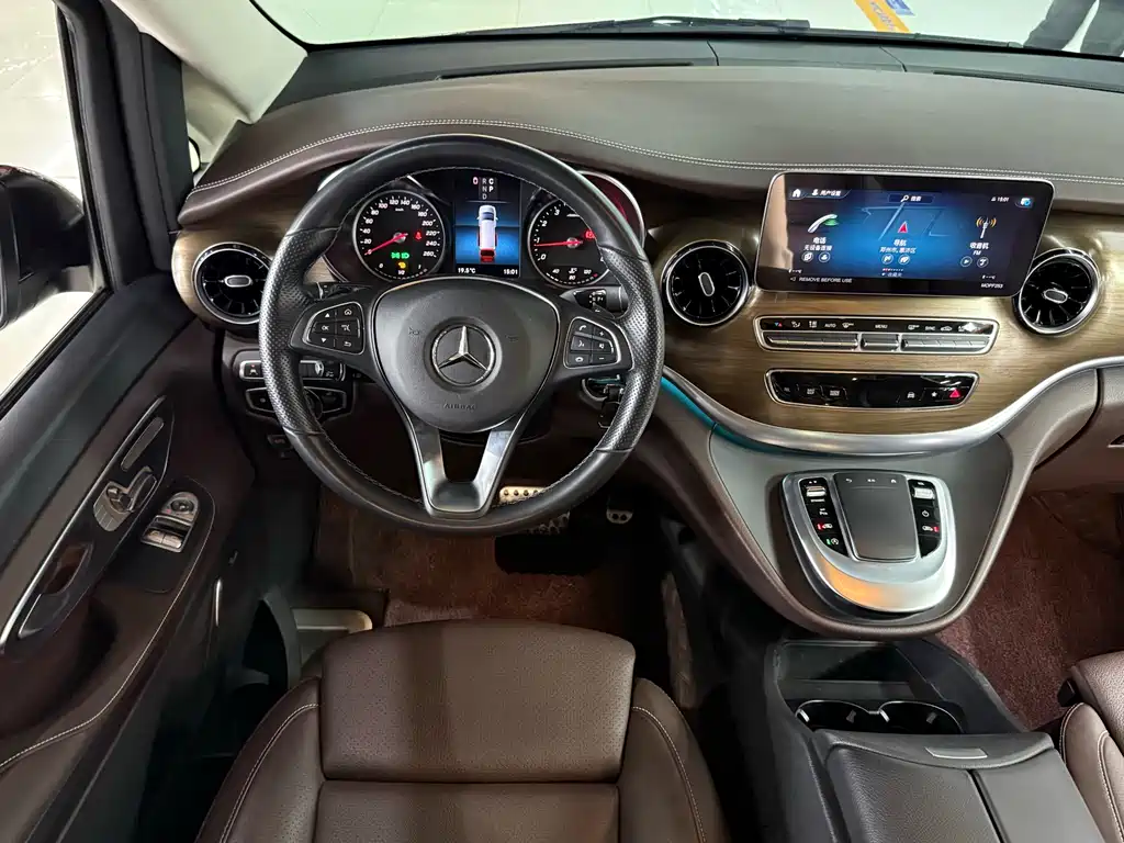 Mercedes-Benz V-Class 2024 — фото 12