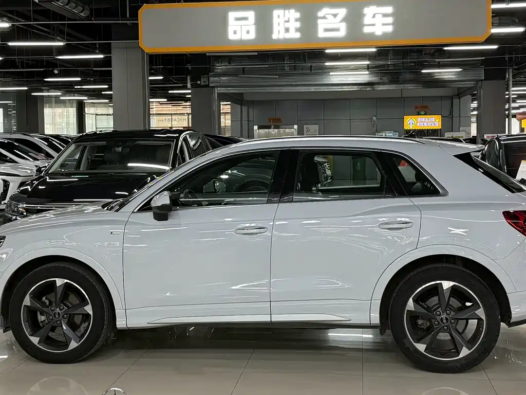 Audi Q3 2023 — фото 4